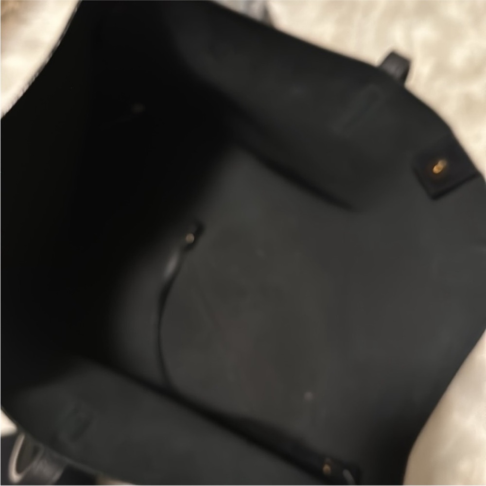 Yves Saint Laurent Black Leather Tote Bag with Sleek Design - Picture 3 of 15